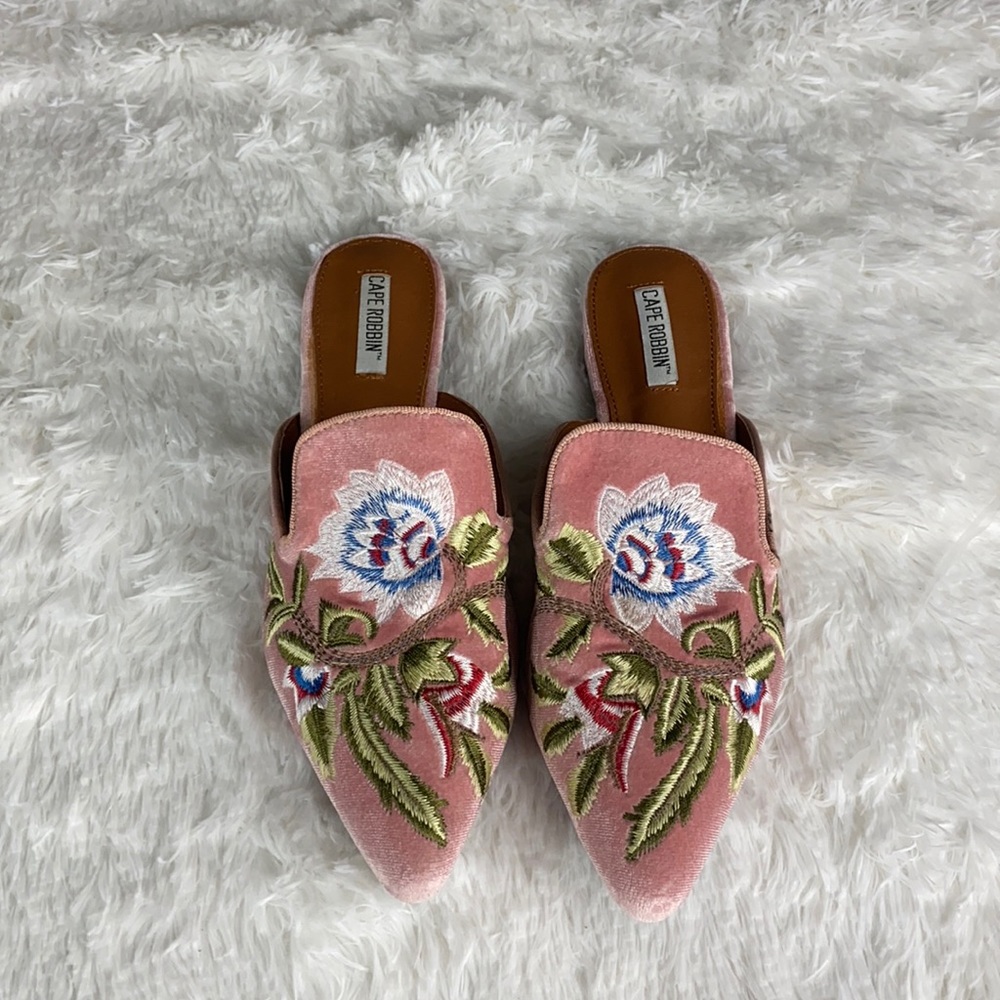 CAPE ROBBIN Suede Mules